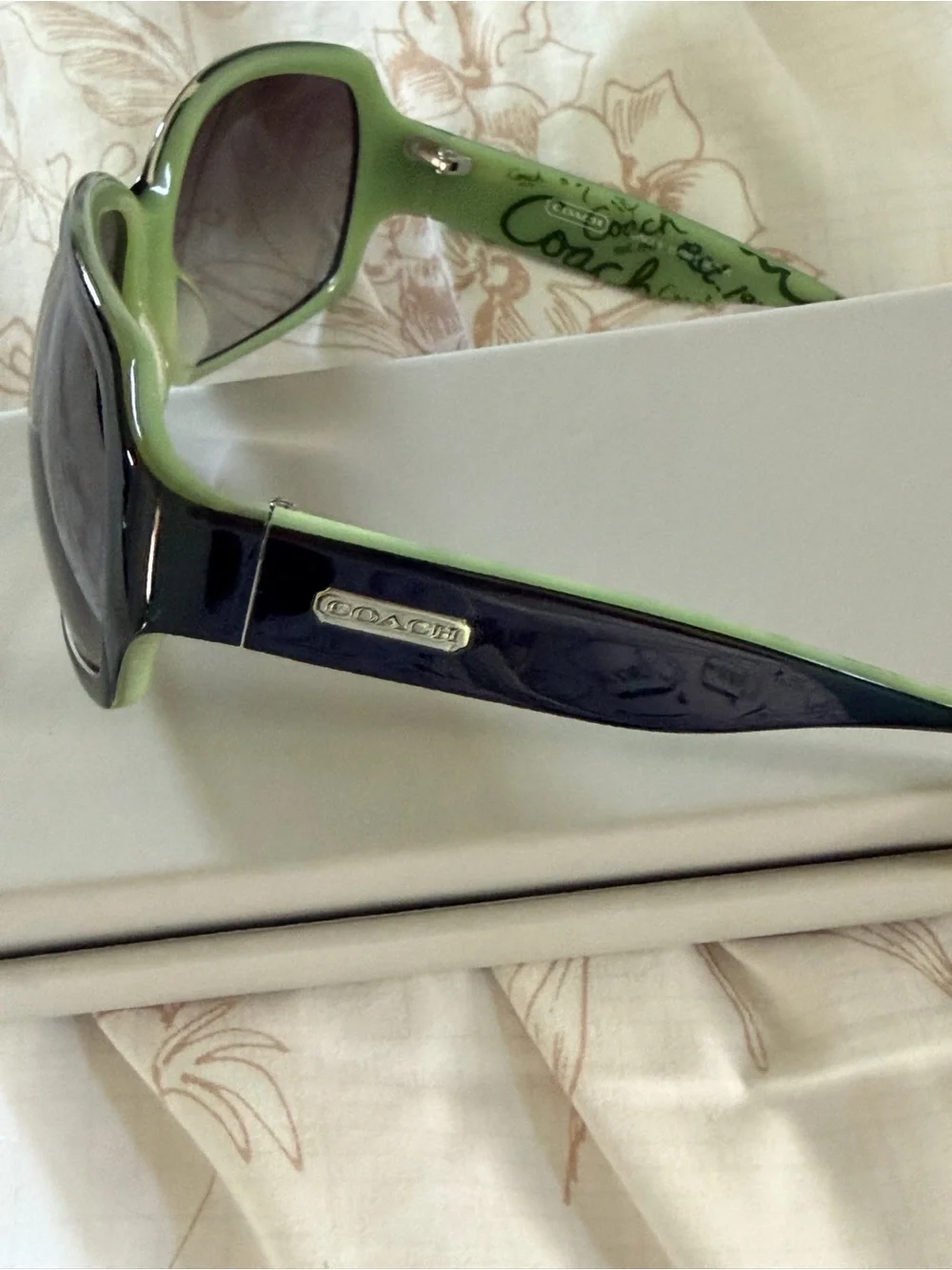 Authentic Coach Ginger Women's Black oversized Sunglasses S496